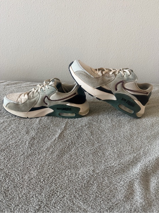 Nike Other - Nike Men’s Sneakers in Beige, Green, Black